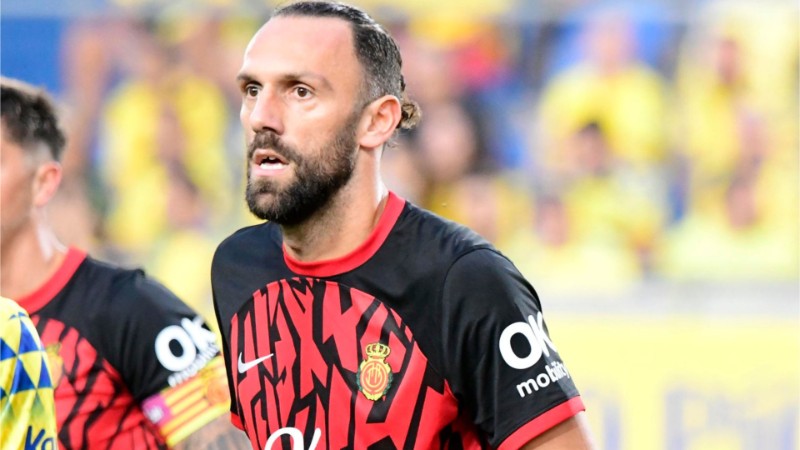Barca xem xét ký hợp đồng với Muriqi